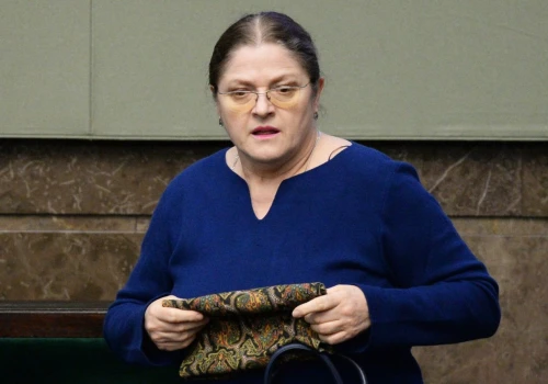 Aktywność Krystyny Pawłowicz może pozbawić ją emerytury? Ekspert stawia sprawę jasno