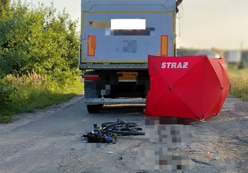 Kierowca ciężarówki skręcał i zabił 30-letnią rowerzystkę