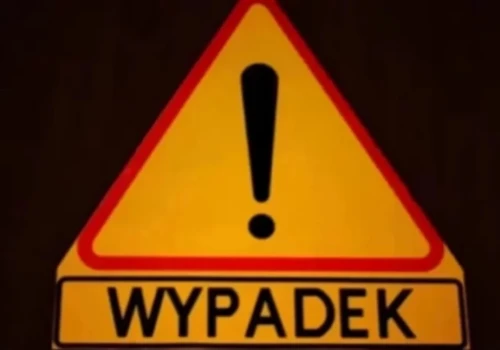 Quad uderzył w ogrodzenie. Wypadek koło Ciechanowa