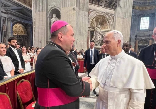 Biskup grodzieński spotkał się z papieżem Leonem XIV podczas audiencji generalnej w Watykanie