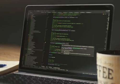 AI jest gotowa, pracownicy – niekoniecznie. Polski biznes ma problem z kompetencjami