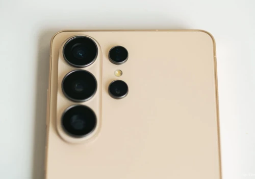 Wyciekła specyfikacja Galaxy S26 FE. Samsung każe nam słono dopłacić za… brak zmian