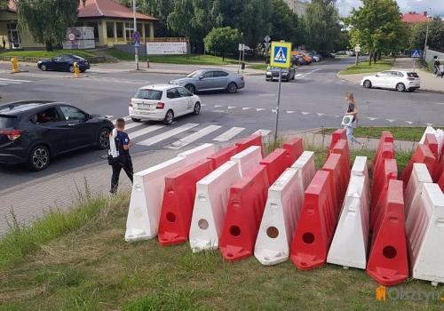 „Genialny i nowatorski pomysł”. Internauta uderza w organizację ruchu na os. Generałów, prezydent odpowiada