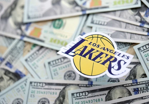 Los Angeles Lakers są sprzedawani ponownie: tym razem Joshowi Kushnerowi i Bobowi Igerowi za 12,5 mld dolarów