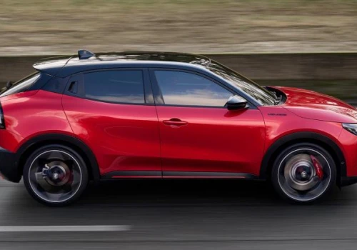 Alfa Romeo Junior z Polski. Hybryda, elektryk i napęd 4x4 Q4