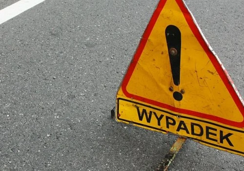 Czołowe zderzenie na wojewódzkiej trasie Świdnica-Strzegom