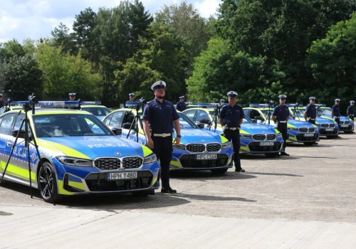 Kolejne radiowozy BMW oraz laserowe mierniki prędkości trafiły do policji. Kierowcy muszą mieć się na baczności