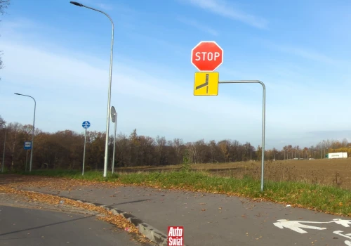 Pierwszeństwo łamane. W jakiej sytuacji musimy użyć kierunkowskazu?