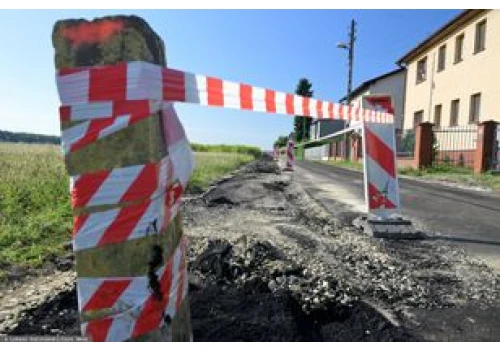 Rolnik zaorał drogę. RPO zbada decyzję o areszcie