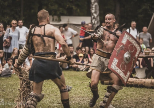 Gladiatorzy, dymarki i prehistoryczne warsztaty. Historia zaprasza do Krzemionek