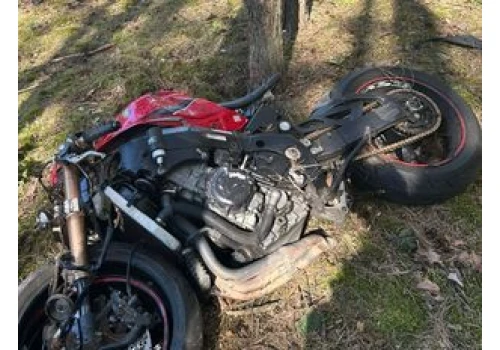 Grębów: Tragiczny wypadek motocyklisty. 32-latek zginął po uderzeniu w drzewo