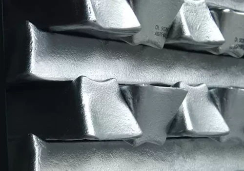 Największy nie-chiński producent tego metalu redukuję produkcję o 50%, notowania giełdowe ostro w górę