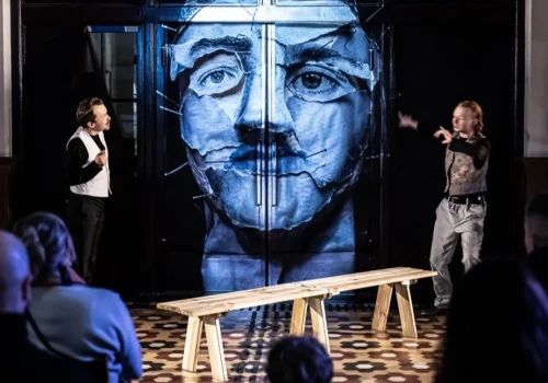Teatr zajechał do Chojnic. Coś dla najmłodszych i starszych widzów