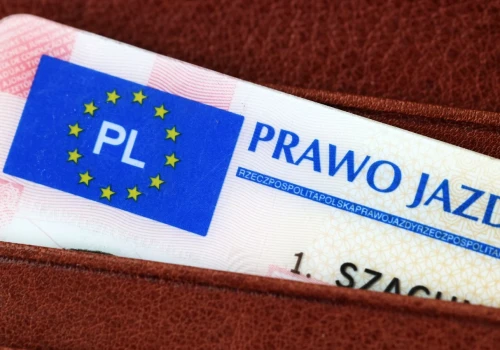 Miliony kierowców będą musiały wymienić prawa jazdy. Unijne przepisy zmieniają zasady