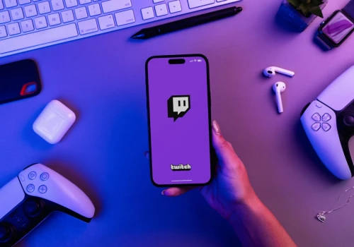 Amazon chce trenować AI na Twitchu. Streamerzy nie kryją oburzenia