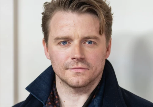 Jack Lowden na czele wyścigu o rolę Jamesa Bonda. 