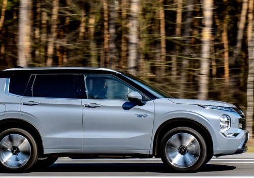 Mitsubishi mocno przeceniło Outlandera. Teraz depcze po piętach Omodzie 9
