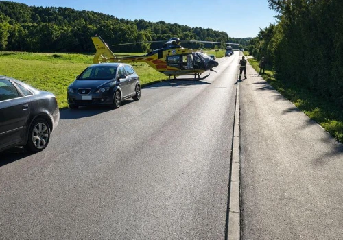 Chciała skręcić w lewo, motocyklista nie zdążył wyhamować. Lądował śmigłowiec LPR