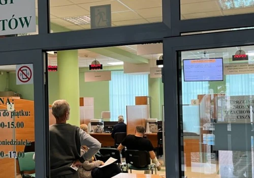 Planujesz wizytę w urzędzie w najbliższy piątek? Uważaj, żeby nie pocałować klamki