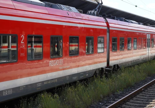 Podejrzany obiekt na torach w Niemczech. Pociągi nie jeżdżą. Służby planują ewakuację