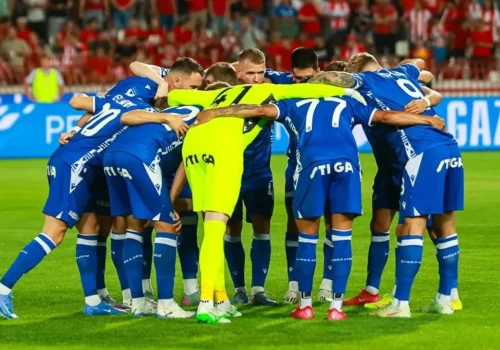 Piłkarze Lecha nie dolecieli na mecz. Samolot zawrócony przez mgłę