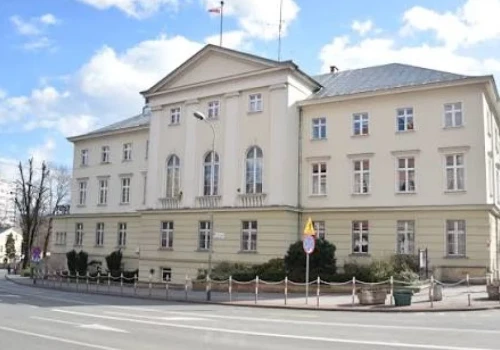 Nietypowy weekend w Polsce: Nieczynne urzędy, sklepy nieczynne przez dwa dni