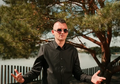 Avinion Dance z premierą teledysku do nowości „Zwariowałem”