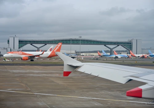 Nowe zasady bagażu podręcznego od 2027 roku. Co zmieni się w easyJet, British Airways i Jet2?
