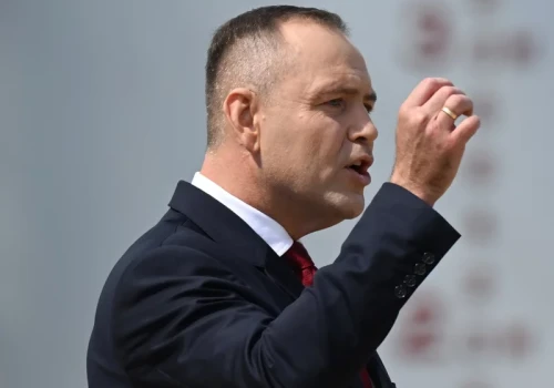 Nawrocki zwleka z kolejnymi awansami w służbach. „To kuriozalna sytuacja”