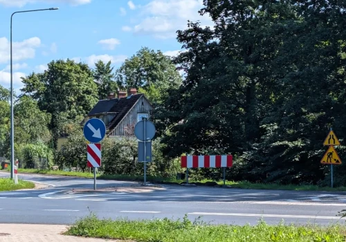 Utrudnienia na ul. Powstańców w Złotowie. Ruszyły prace remontowe