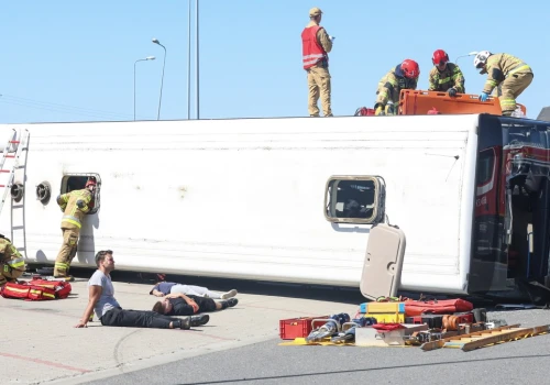 Taran na autostradzie A1. Służby zamknęły cały MOP