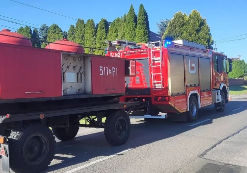 Scania z 2025 roku, przyczepa z 1973 roku i zabudowa z 1980 roku – zabytek w akcji