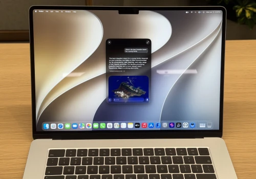 Apple negocjuje z wydawcami płatny dostęp do treści newsowych dla Siri AI