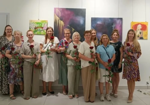 „Wystawa malarstwa olejnego” w Chojnickim Centrum Kultury. 11 artystek pokazuje swoje prace
