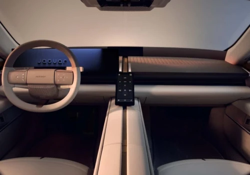 Jaguar pokazał wnętrze Type 01. Jest równie kontrowersyjne co nadwozie