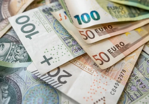 Więcej środków finansowych wypływa z Polski, niż napływa do kraju