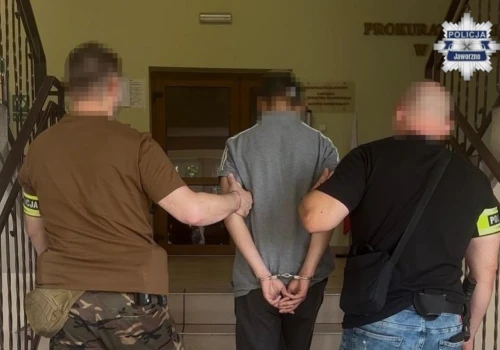 Trzech mężczyzn zatrzymanych w związku z podpaleniem 17-latka. Nie podano narodowości sprawców