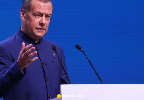 Dmitrij Miedwiediew znów daje o sobie znać. Ostrzega Japonię