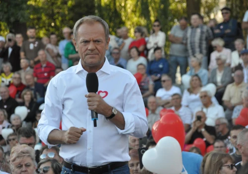 Poważne ostrzeżenie Donalda Tuska! Co naprawdę stało się z danymi milionów Polaków?