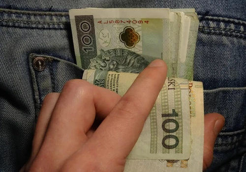 Ceny paliw skoczyły o 13,9 proc. w miesiąc. Inflacja znowu przyspieszyła