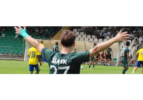 Piłkarska sobota we Wrocławiu w Strefe Kibica. Najpierw Derby, a na deser Manchester United - AC Milan.