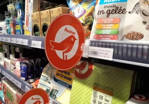 Auchan ogłasza nową wakacyjną cenę paliwa. O ile mniej zapłacą kierowcy?