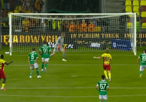 Legia wbiła Lechowi szpilę. Wystarczyła mgła i jeden post