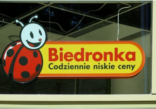 Biedronka wydała komunikat dla klientów. Zmienia godziny otwarcia sklepów