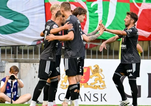 Betclic 1. Liga: Pogoń Grodzisk Mazowiecki - Stal Rzeszów. Relacja live i wynik na żywo