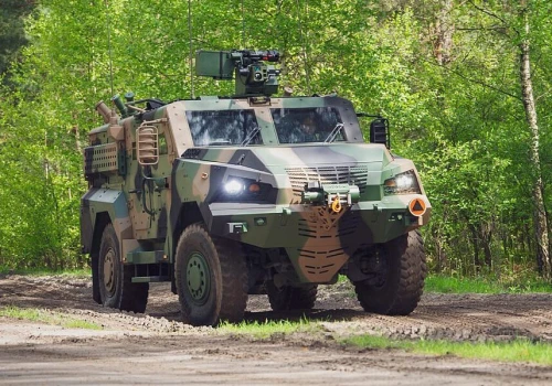 Wielki kontrakt Huty Stalowa Wola. Powstaną pojazdy Waran 4×4 i Heron 6×6