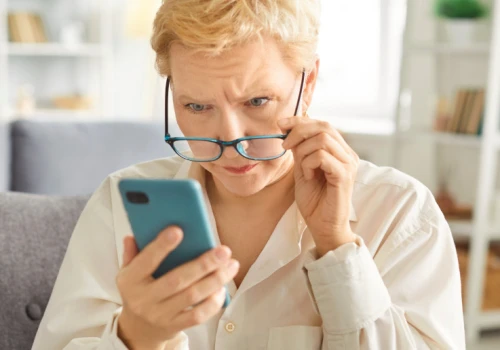 Sprawdzaj telefon. Po wycieku danych przyjdzie ostrzeżenie, ale SMS mogą też wysłać oszuści