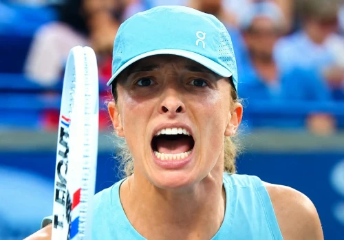 Tenis Ziemny: Iga Świątek wygrywa turniej WTA1000 w Toronto!