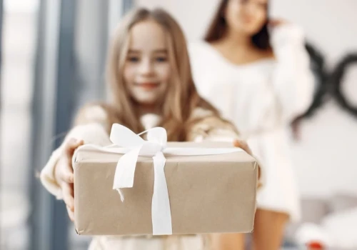 Kreatywne prezenty dla sześciolatki – inspiracje, które zachwycą i rozwiną pasje Twojego dziecka