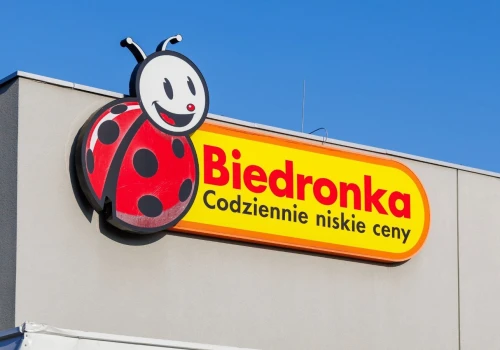 Zacznie się w długi weekend. Biedronka szykuje promocje 4+4 gratis i voucher 50 zł